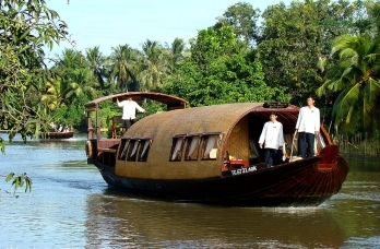 bateau song xanh sur le mékong